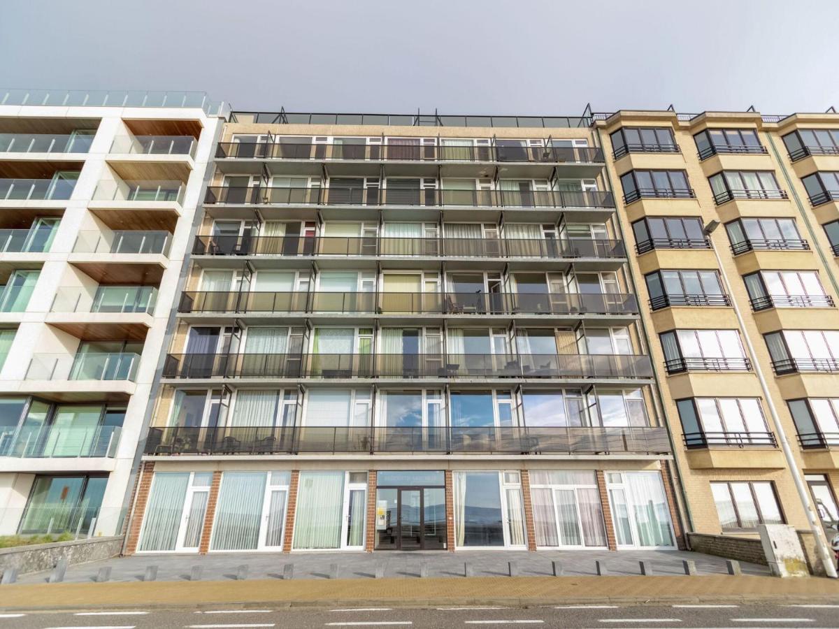 Contemporary Apartment In Oostende With Balcony Exterior foto